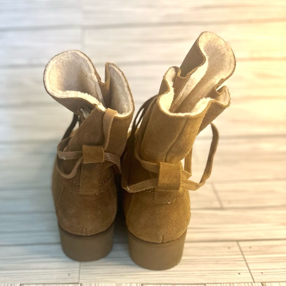 Size 11 women’s bearpaw boots worn maybe twice - Picture 5 of 6